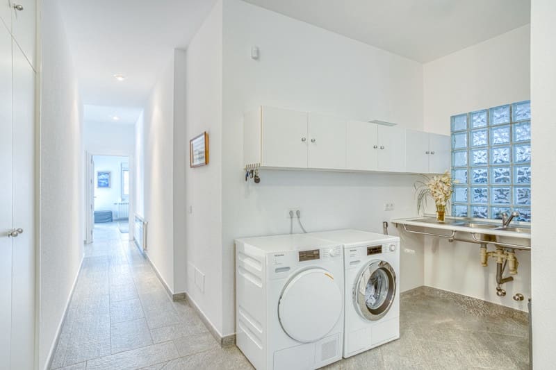 4 sypialnia Willa na sprzedaż w Marbella z basenem garażem - 3 600 000 € (Ref: 9159396)