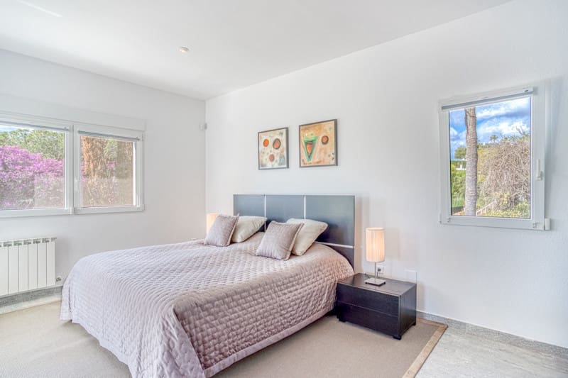 4 sypialnia Willa na sprzedaż w Marbella z basenem garażem - 3 600 000 € (Ref: 9159396)