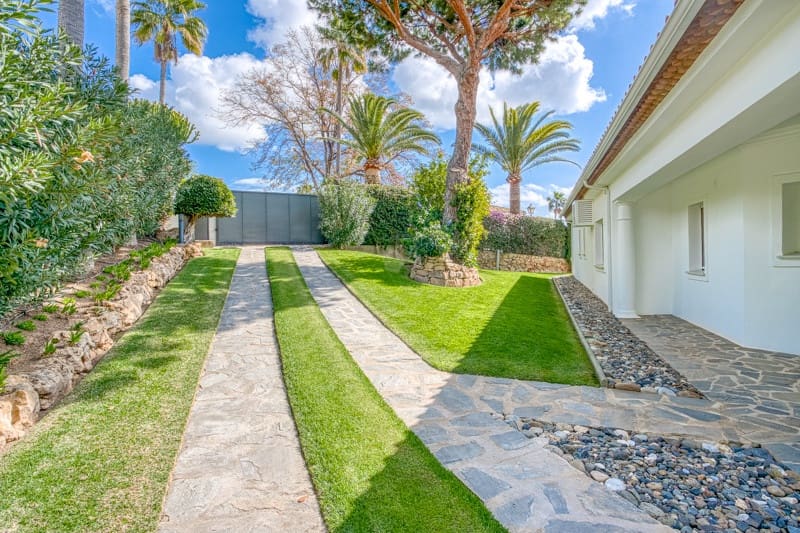 4 sypialnia Willa na sprzedaż w Marbella z basenem garażem - 3 600 000 € (Ref: 9159396)