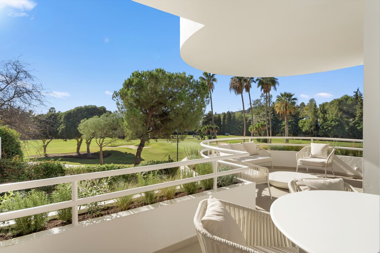 Apartamento de 3 habitaciones en Marbella en venta con piscina garaje - 949.500 € (Ref: 9171368)