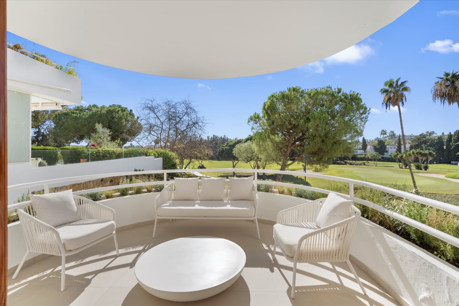 Apartamento de 3 habitaciones en Marbella en venta con piscina garaje - 949.500 € (Ref: 9171368)