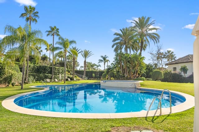 Apartamento de 3 habitaciones en Marbella en venta con piscina garaje - 949.500 € (Ref: 9171368)