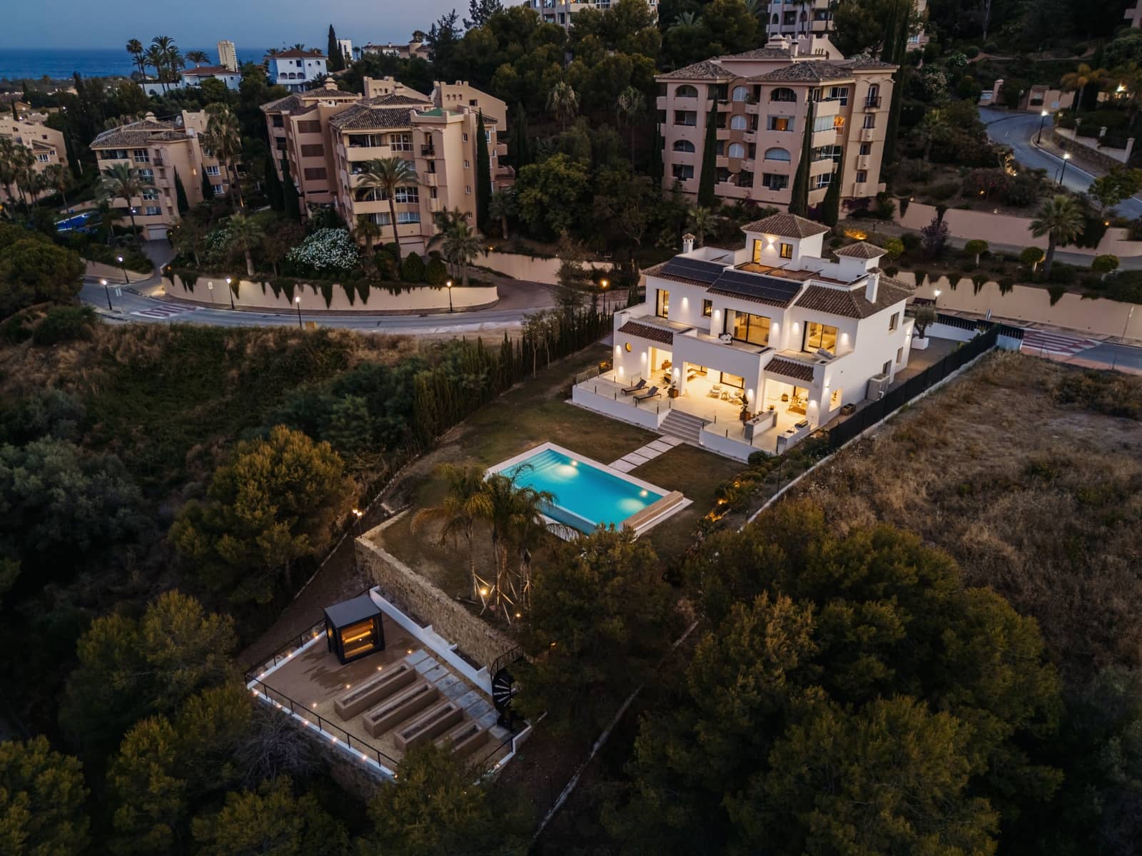 5 bedroom Villa for sale in Marbella with pool garage - € 3,200,000 (Ref: 9317674)