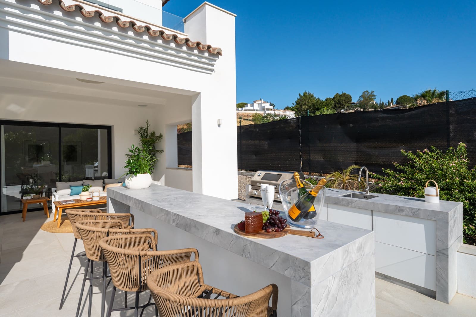 5 bedroom Villa for sale in Marbella with pool garage - € 3,200,000 (Ref: 9317674)