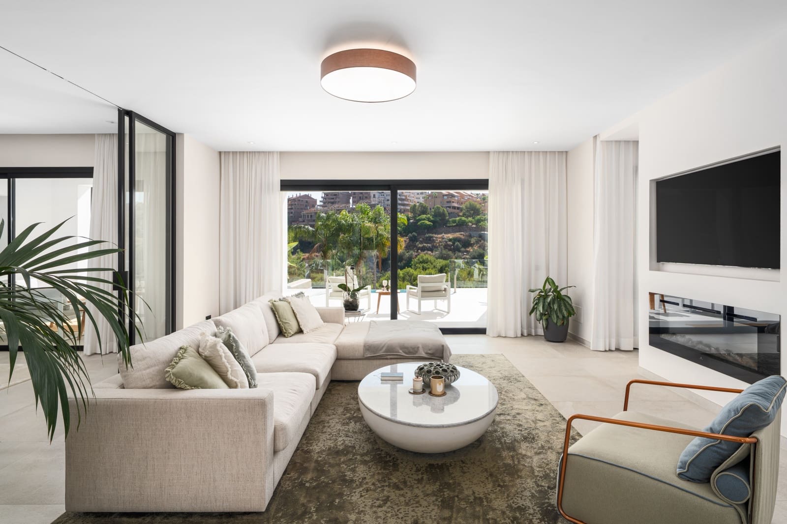 5 bedroom Villa for sale in Marbella with pool garage - € 3,200,000 (Ref: 9317674)