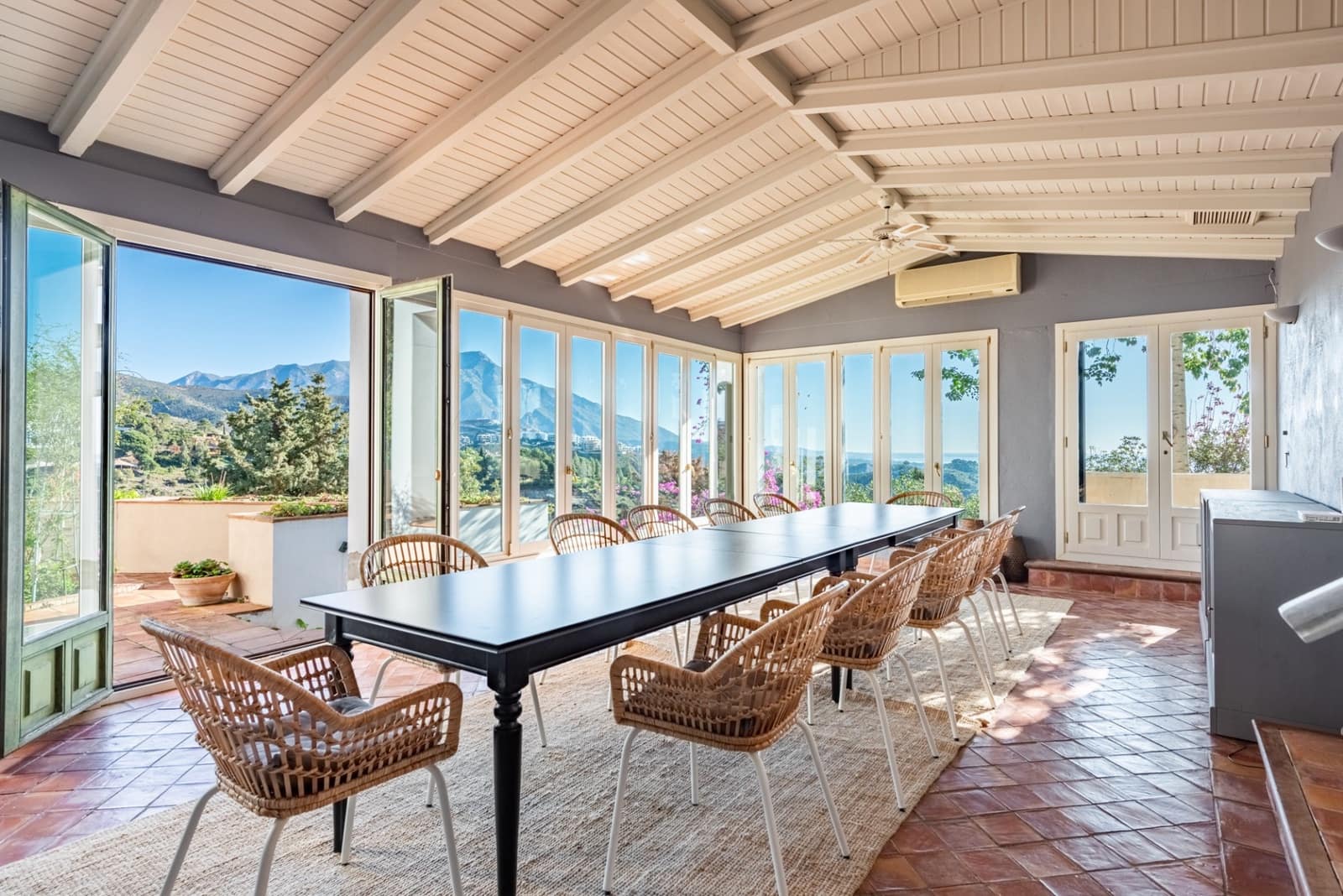 9 slaapkamer Villa te koop in El Madronal met zwembad garage - € 4.550.000 (Ref: 9355740)