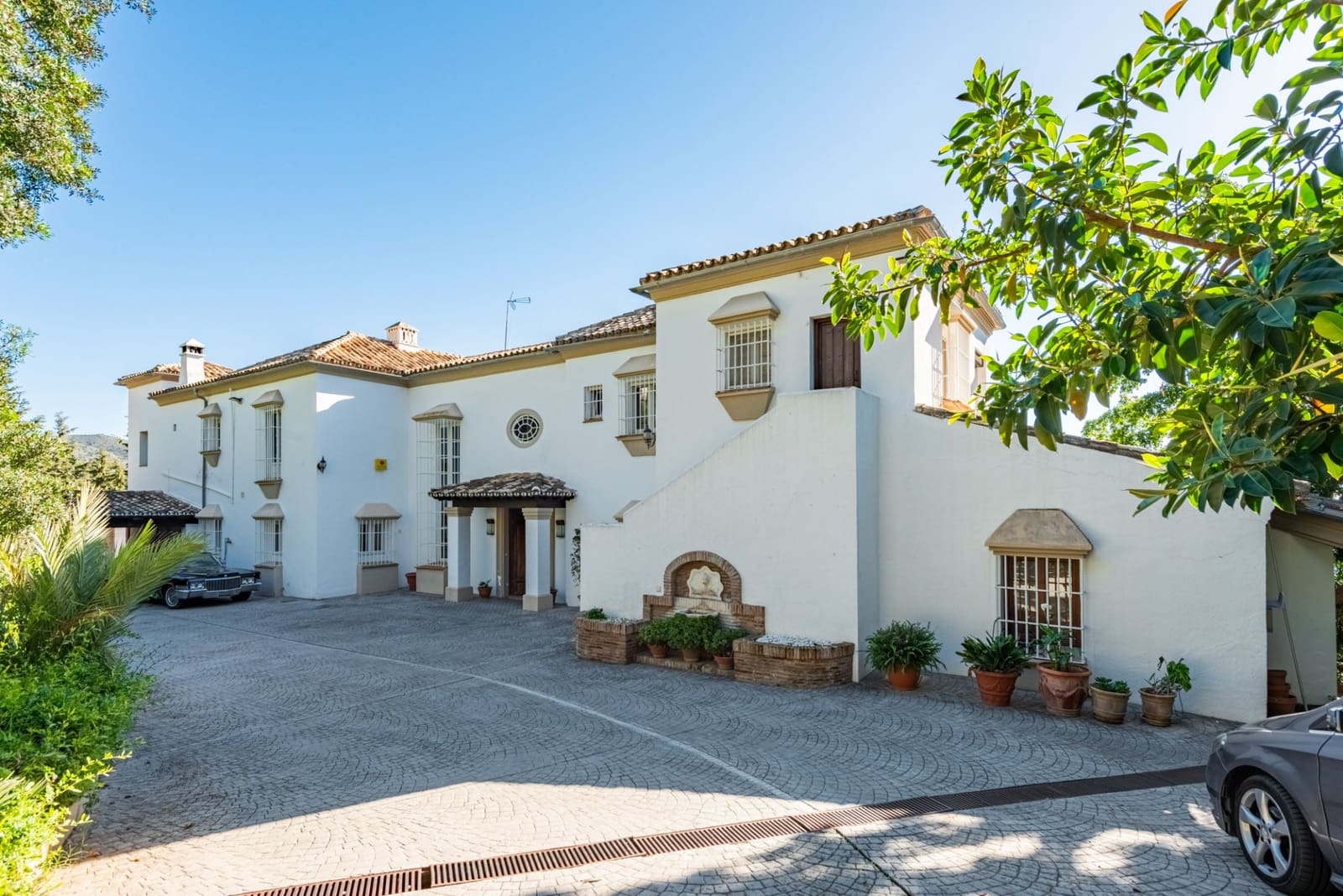 9 slaapkamer Villa te koop in El Madronal met zwembad garage - € 4.550.000 (Ref: 9355740)