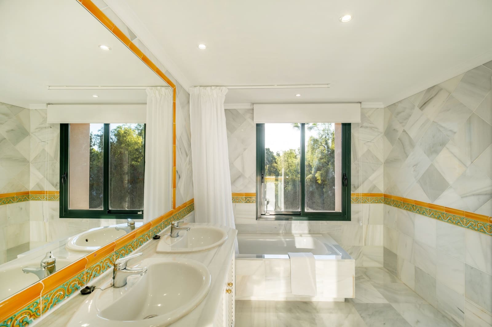 3 soveværelse Lejlighed til salg i Monte Halcones med swimmingpool garage - € 875.000 (Ref: 9355748)