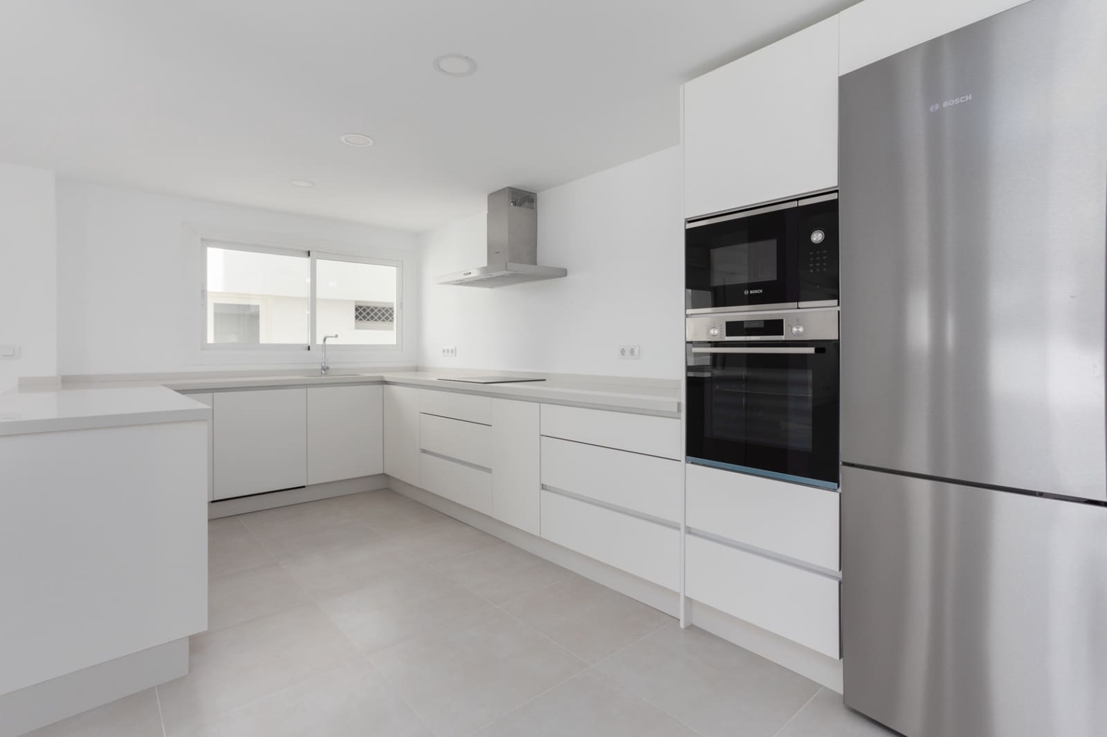 4 bedroom Apartment for sale in Guadalmina with pool garage - € 1,750,000 (Ref: 9385388)