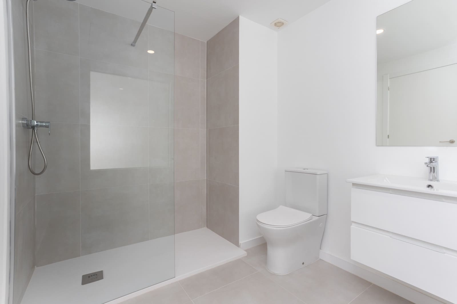 4 bedroom Apartment for sale in Guadalmina with pool garage - € 1,750,000 (Ref: 9385388)