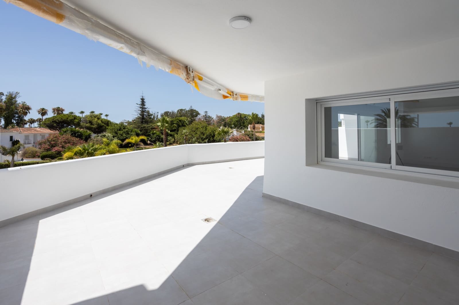 4 bedroom Apartment for sale in Guadalmina with pool garage - € 1,750,000 (Ref: 9385388)
