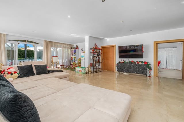 6 bedroom Villa for sale in Guadalmina Baja, Marbella with pool garage - € 3,295,000 (Ref: 9385389)