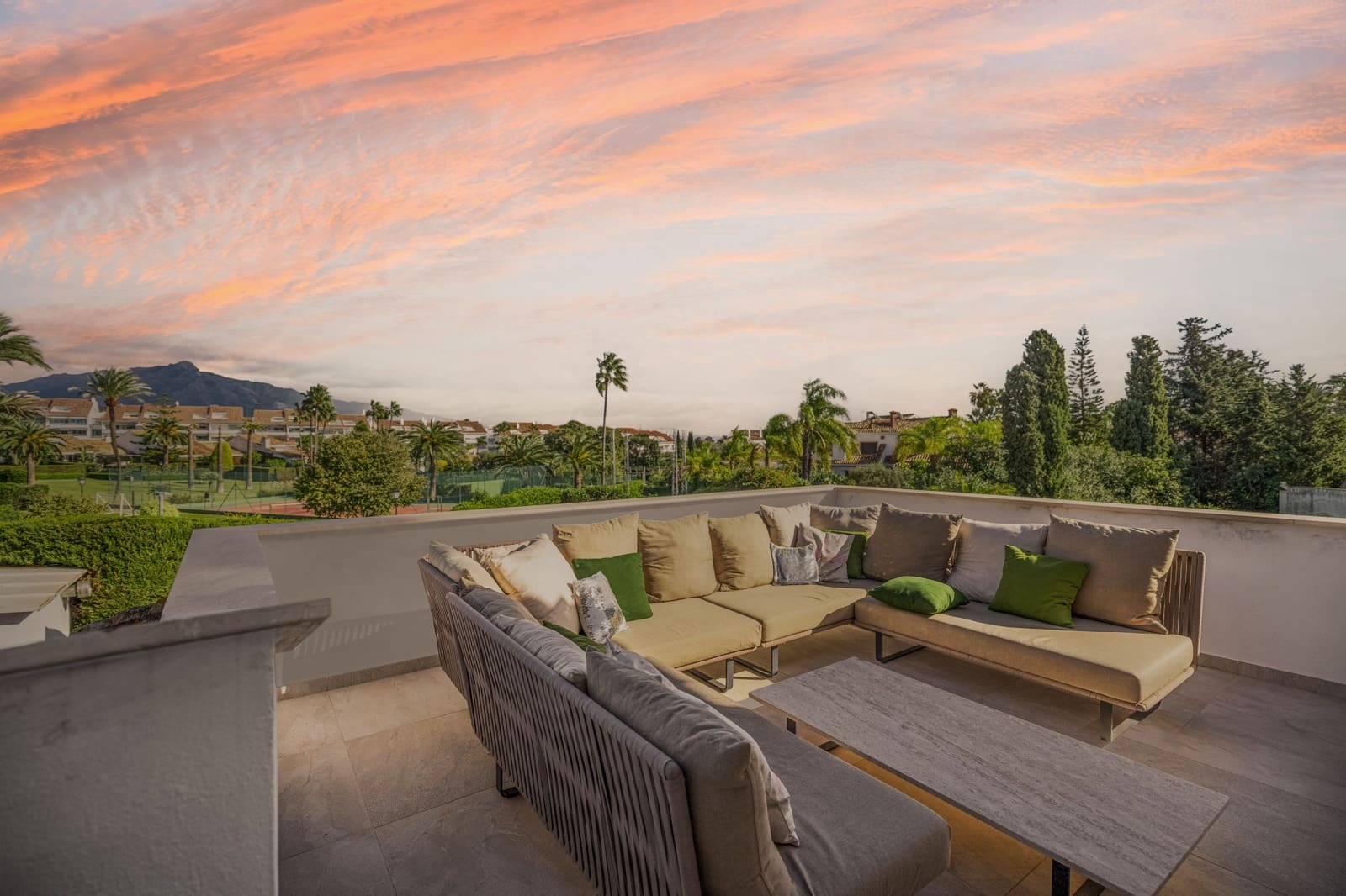 6 soverom Villa til salgs i Guadalmina med svømmebasseng garasje - € 3 295 000 (Ref: 9385389)