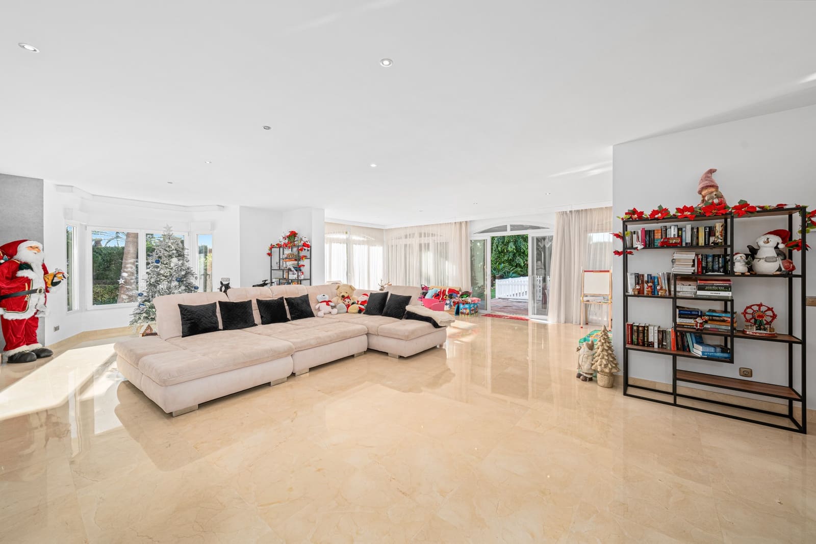 6 soverom Villa til salgs i Guadalmina med svømmebasseng garasje - € 3 295 000 (Ref: 9385389)