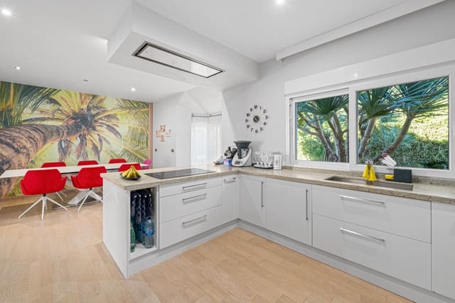 6 bedroom Villa for sale in Guadalmina Baja, Marbella with pool garage - € 3,295,000 (Ref: 9385389)