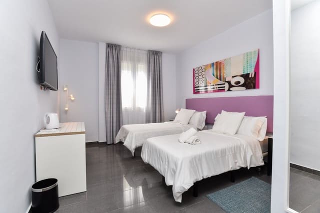 43 slaapkamer Hotel te koop in Marbella met garage - € 4.400.000 (Ref: 9422200)