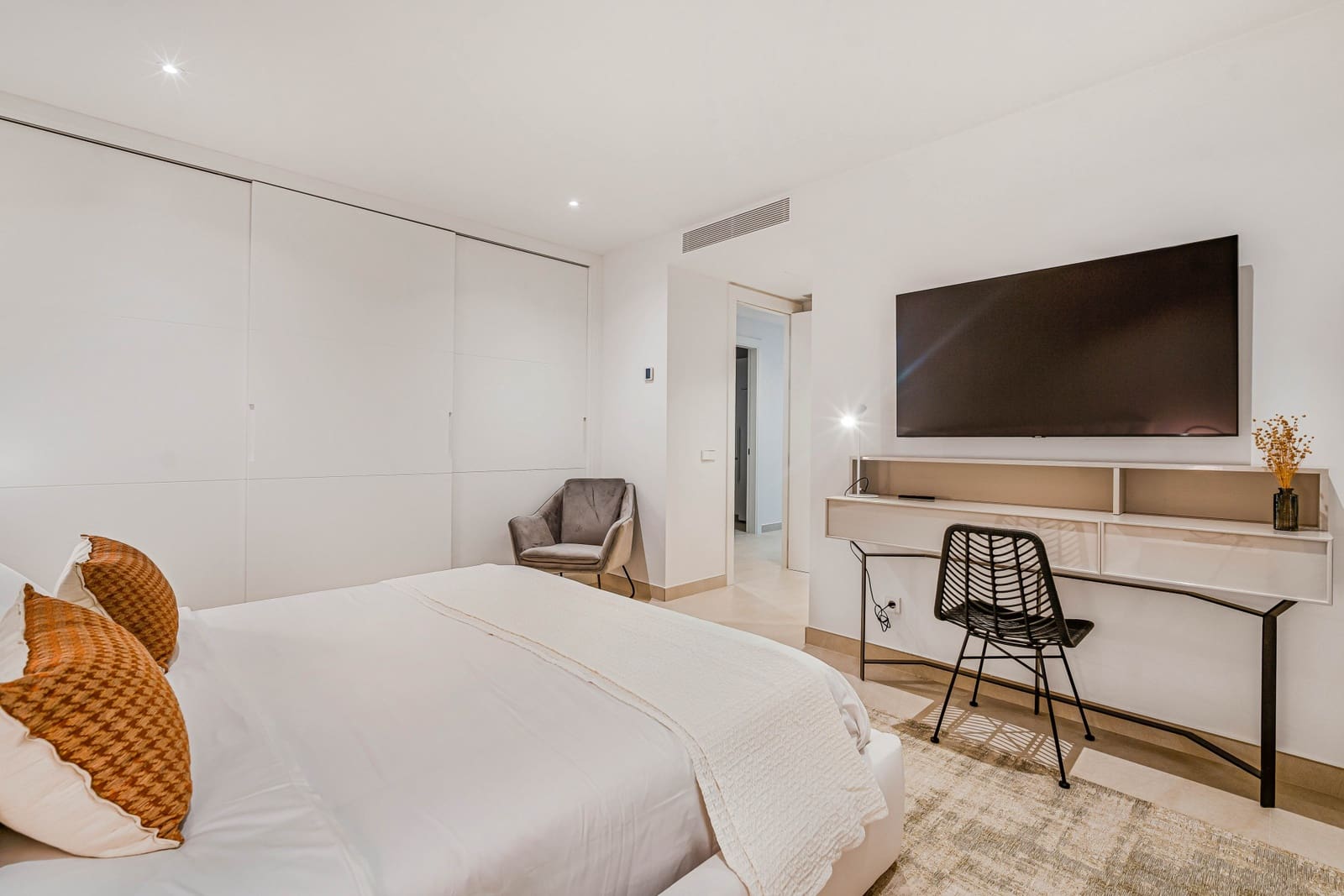 6 soverom Villa til salgs i Golden Mile med svømmebasseng garasje - € 5 900 000 (Ref: 9439672)