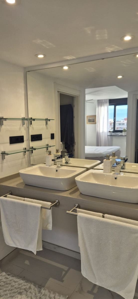 2 soveværelse Penthouse til salg i Estepona med swimmingpool garage - € 1.770.000 (Ref: 9500815)