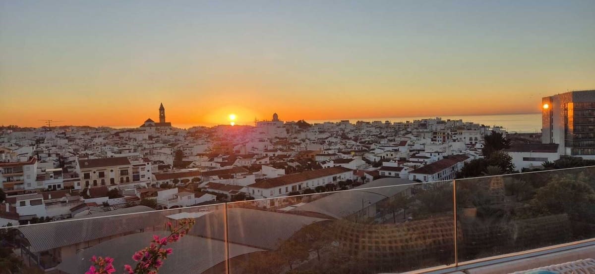 2 soveværelse Penthouse til salg i Estepona med swimmingpool garage - € 1.770.000 (Ref: 9500815)