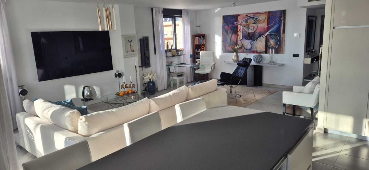 2 soveværelse Penthouse til salg i Estepona med swimmingpool garage - € 1.770.000 (Ref: 9500815)