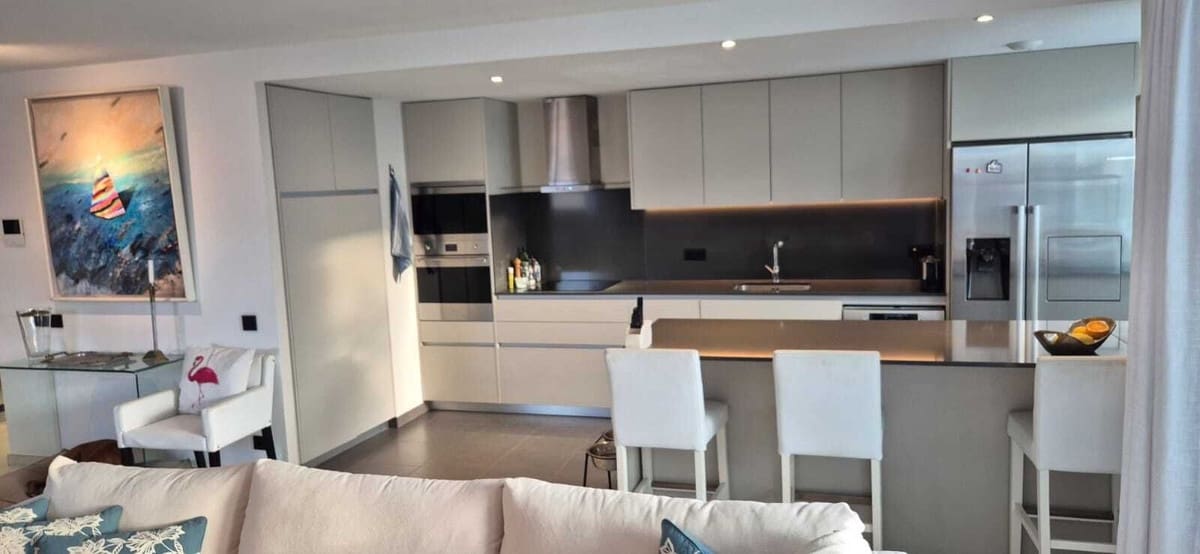 2 soveværelse Penthouse til salg i Estepona med swimmingpool garage - € 1.770.000 (Ref: 9500815)