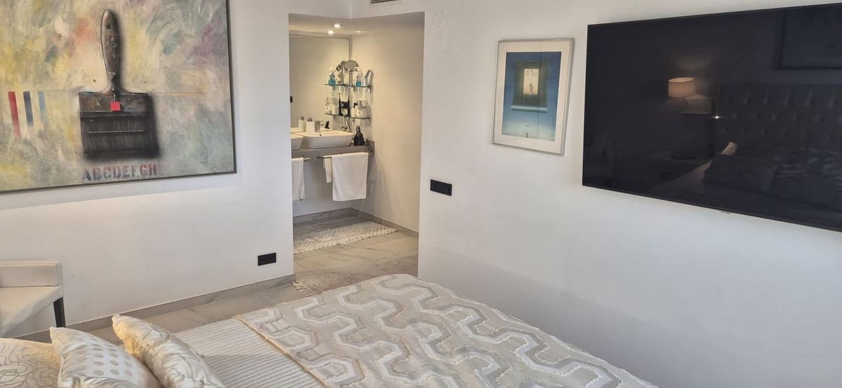 2 soveværelse Penthouse til salg i Estepona med swimmingpool garage - € 1.770.000 (Ref: 9500815)