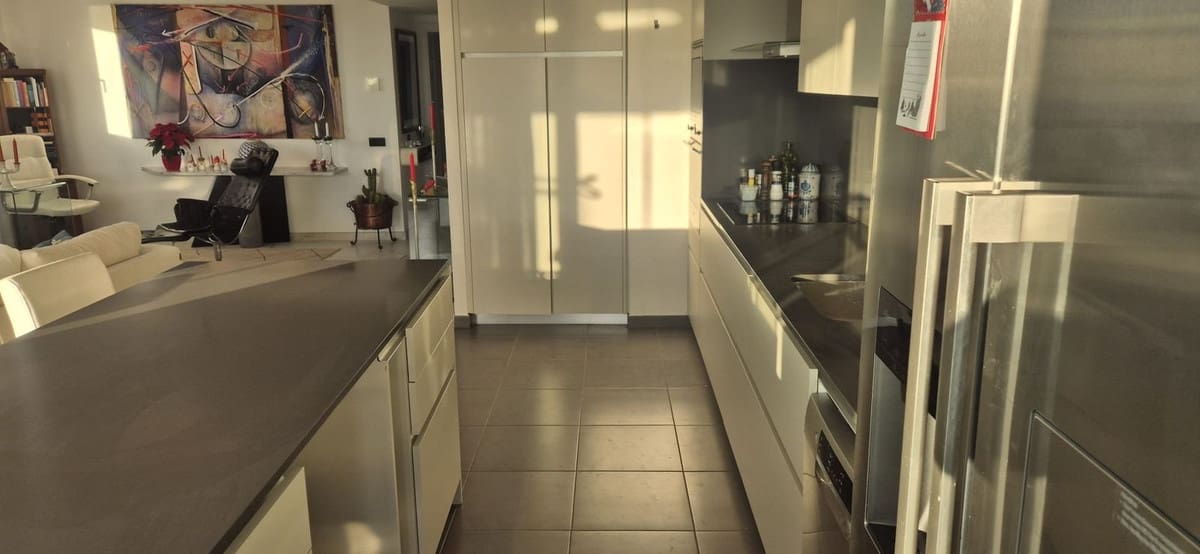 2 soveværelse Penthouse til salg i Estepona med swimmingpool garage - € 1.770.000 (Ref: 9500815)