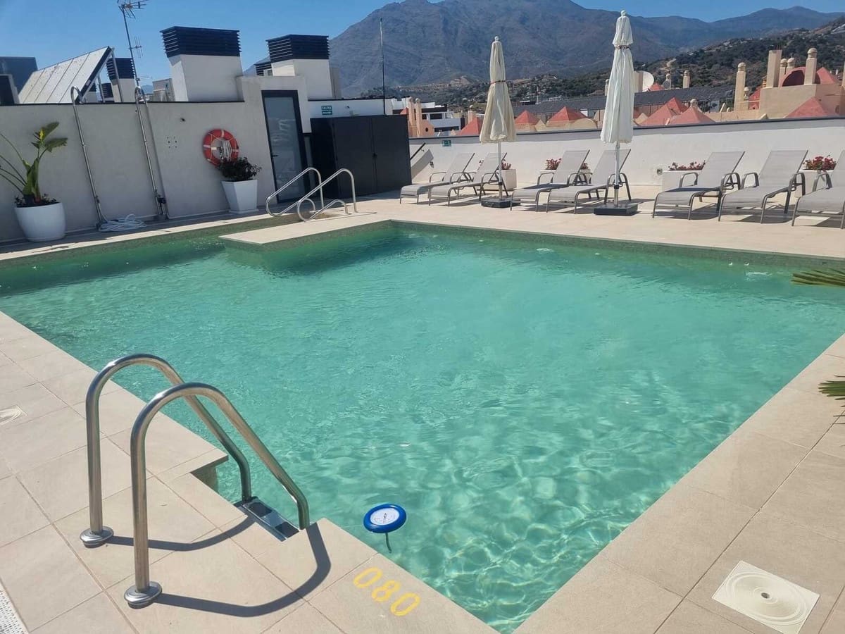 2 soveværelse Penthouse til salg i Estepona med swimmingpool garage - € 1.850.000 (Ref: 9500895)