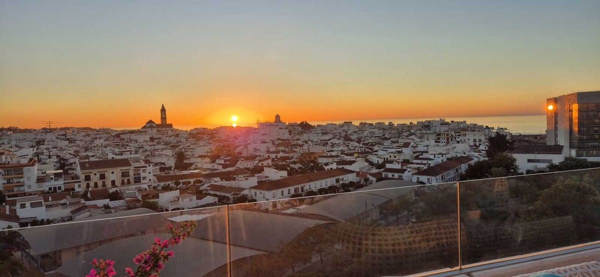 2 bedroom Penthouse for sale in Estepona with pool garage - € 1,595,000 (Ref: 9500895)