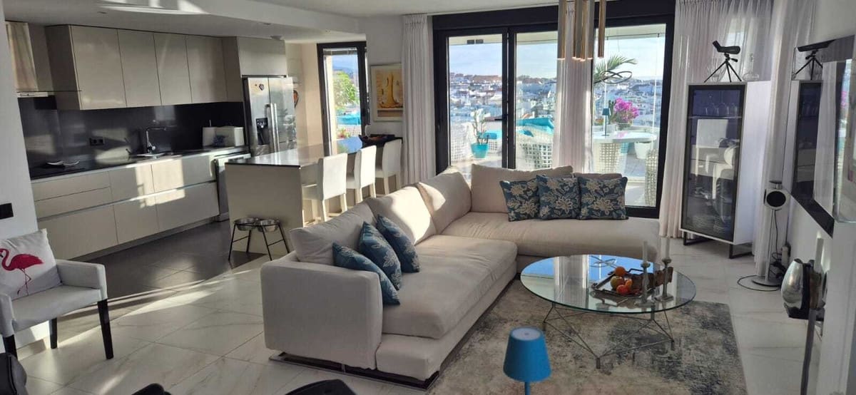 2 soveværelse Penthouse til salg i Estepona med swimmingpool garage - € 1.499.000 (Ref: 9500895)