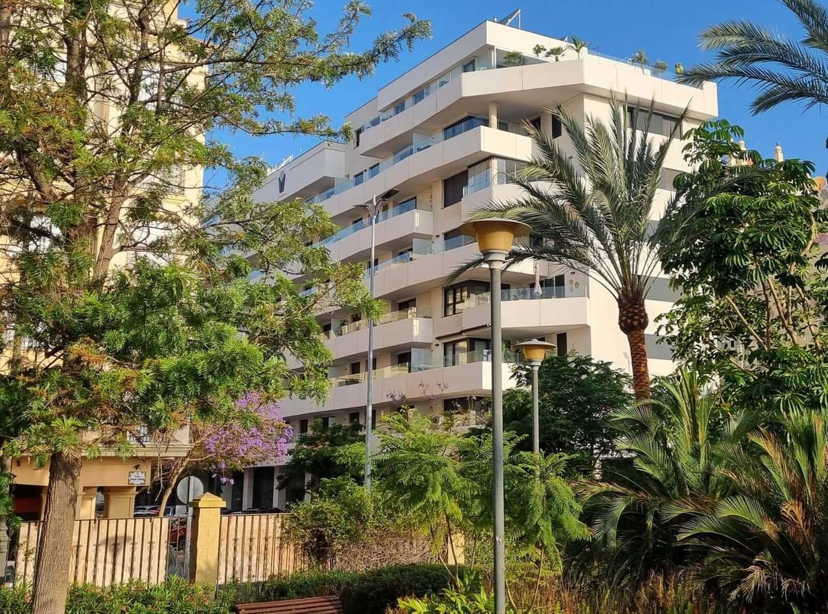 2 soveværelse Penthouse til salg i Estepona med swimmingpool garage - € 1.499.000 (Ref: 9500895)