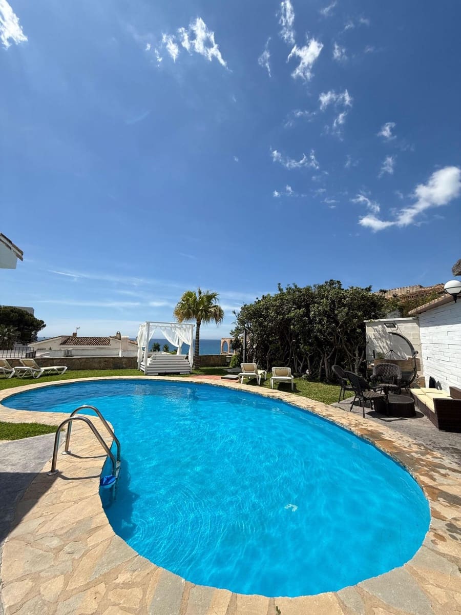 2 bedroom Villa for sale in Benalmadena with pool garage - € 820,000 (Ref: 9500897)