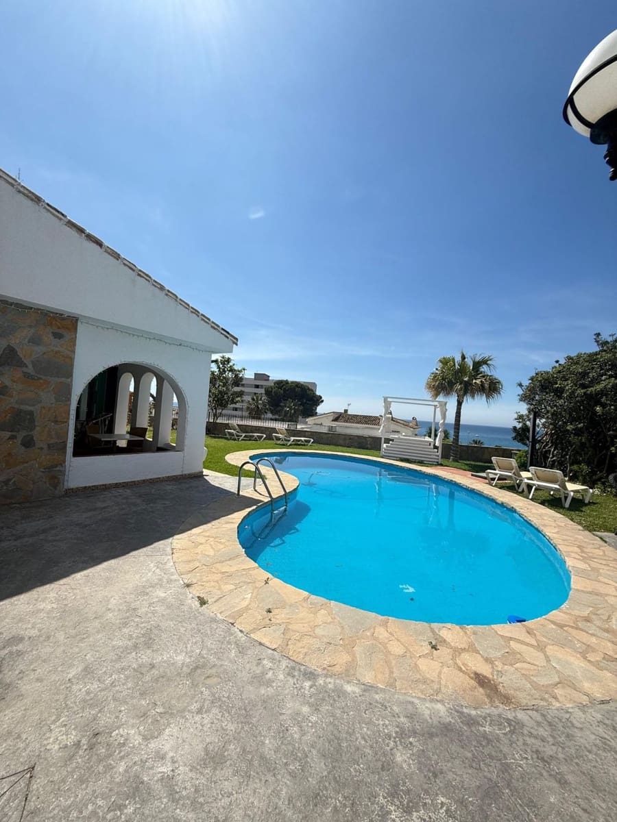 2 bedroom Villa for sale in Benalmadena with pool garage - € 820,000 (Ref: 9500897)