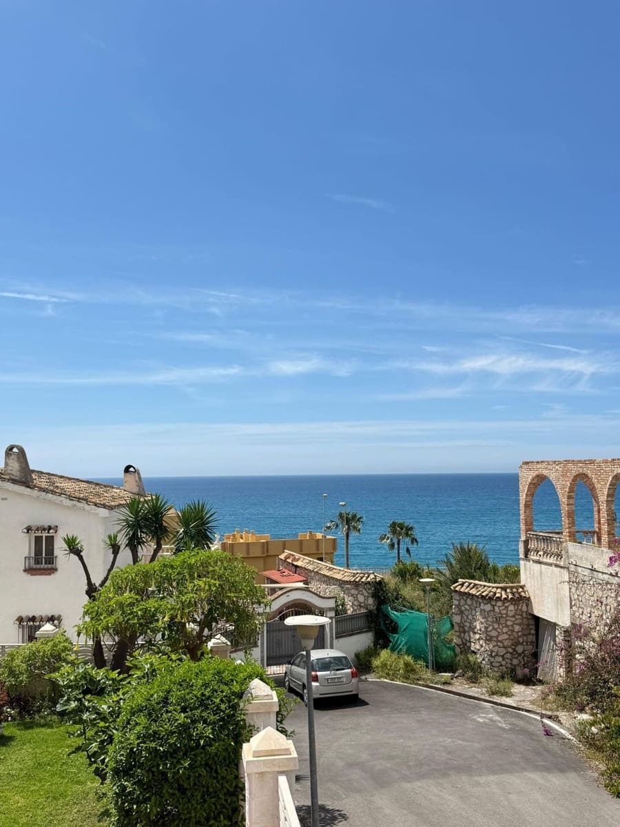 2 bedroom Villa for sale in Benalmadena with pool garage - € 820,000 (Ref: 9500897)