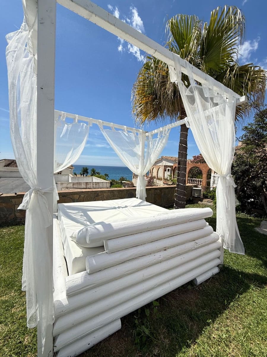 2 bedroom Villa for sale in Benalmadena with pool garage - € 820,000 (Ref: 9500897)