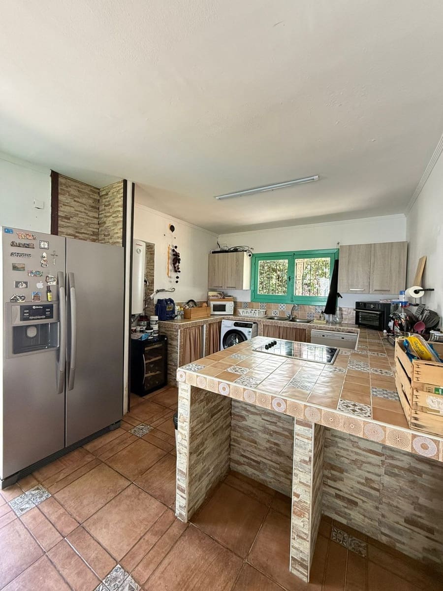 2 bedroom Villa for sale in Benalmadena with pool garage - € 820,000 (Ref: 9500897)