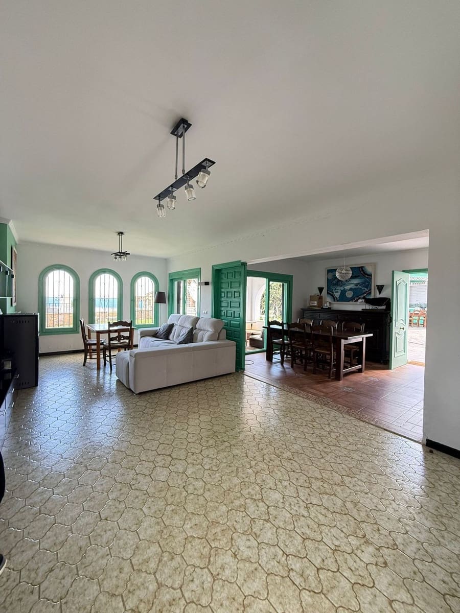 2 bedroom Villa for sale in Benalmadena with pool garage - € 820,000 (Ref: 9500897)