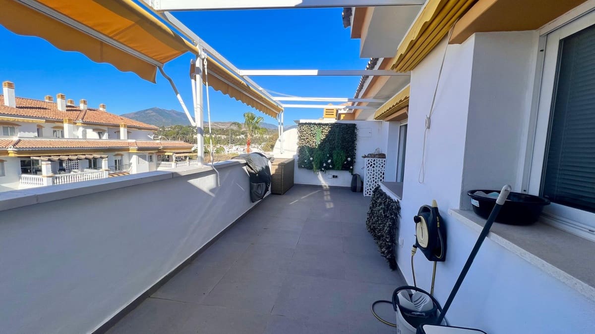 1 soveværelse Penthouse til salg i Nueva Andalucia med swimmingpool garage - € 400.000 (Ref: 9503091)
