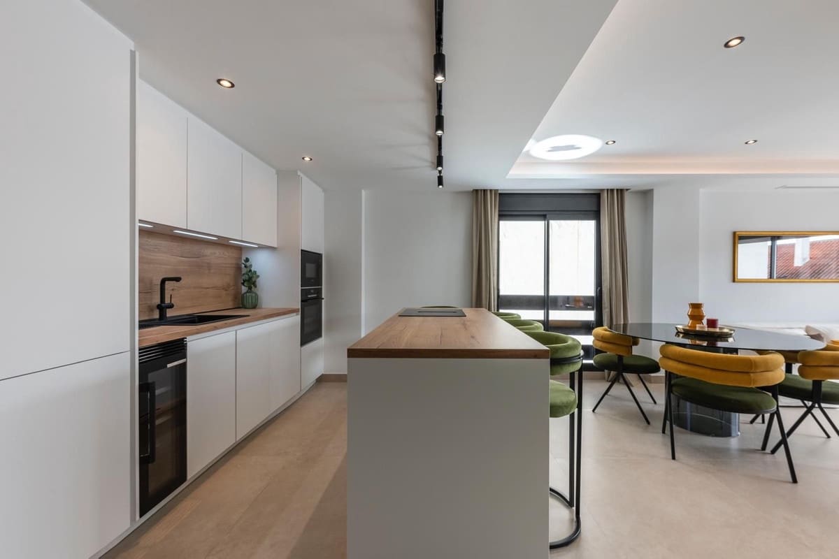 Apartamento de 3 habitaciones en Nueva Andalucia en venta con piscina - 785.000 € (Ref: 9503092)