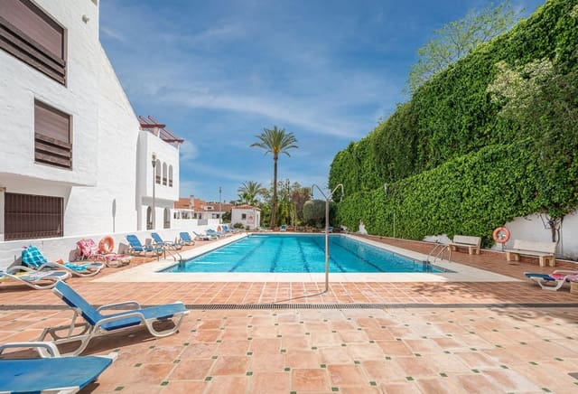 3 chambre Appartement à vendre à Nueva Andalucía Centro, Marbella avec piscine - 785 000 € (Ref: 9503092)