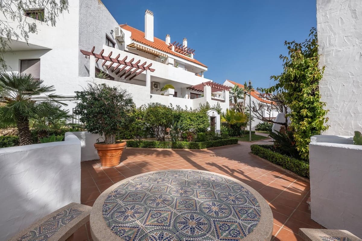 3 chambre Appartement à vendre à Nueva Andalucia avec piscine - 785 000 € (Ref: 9503092)