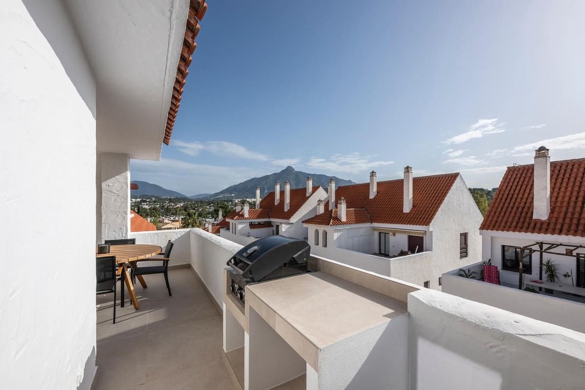 3 chambre Appartement à vendre à Nueva Andalucia avec piscine - 785 000 € (Ref: 9503092)