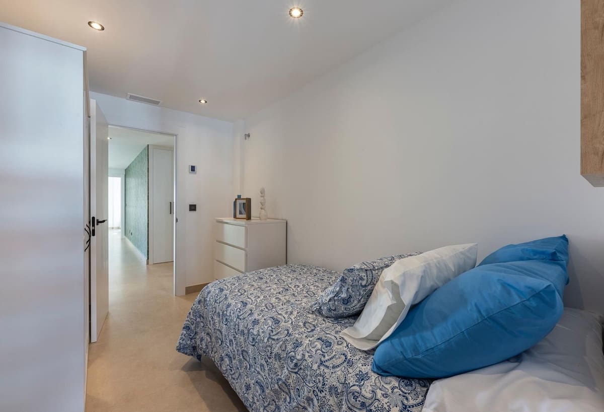 3 chambre Appartement à vendre à Nueva Andalucia avec piscine - 785 000 € (Ref: 9503092)