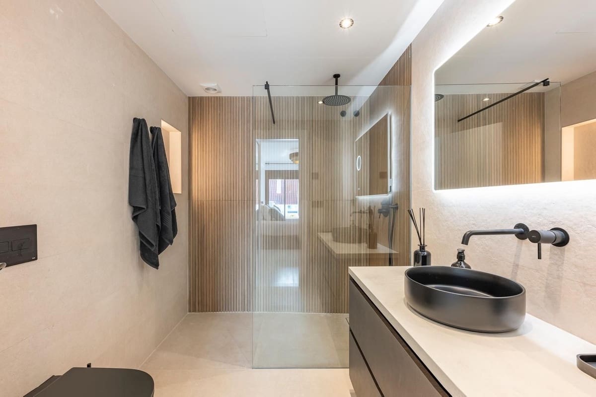 3 bedroom Apartment for sale in Nueva Andalucia with pool - € 785,000 (Ref: 9503092)