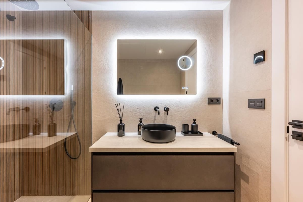 3 bedroom Apartment for sale in Nueva Andalucia with pool - € 785,000 (Ref: 9503092)