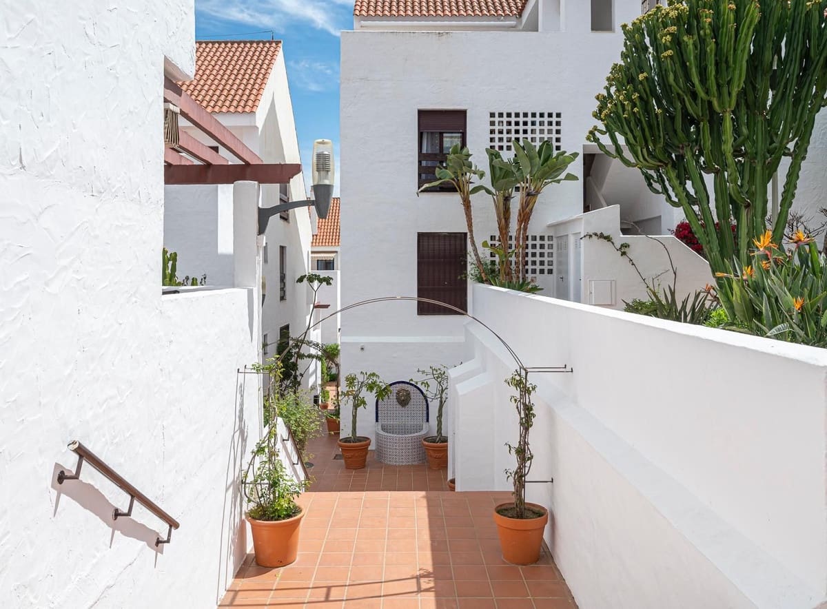 3 quarto Apartamento para venda em Nueva Andalucia com piscina - 785 000 € (Ref: 9503092)