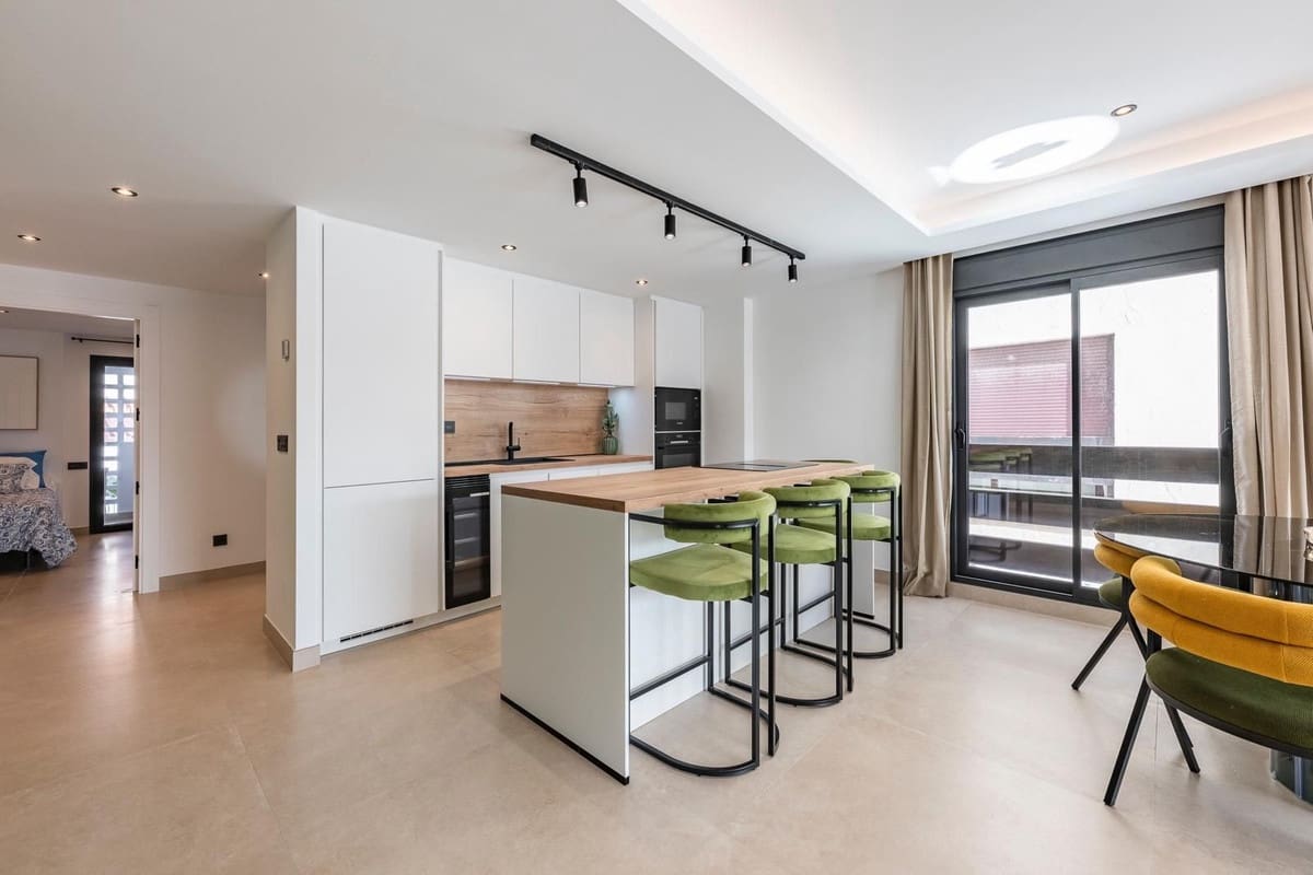 3 soverom Leilighet til salgs i Nueva Andalucia med svømmebasseng - € 785 000 (Ref: 9503092)