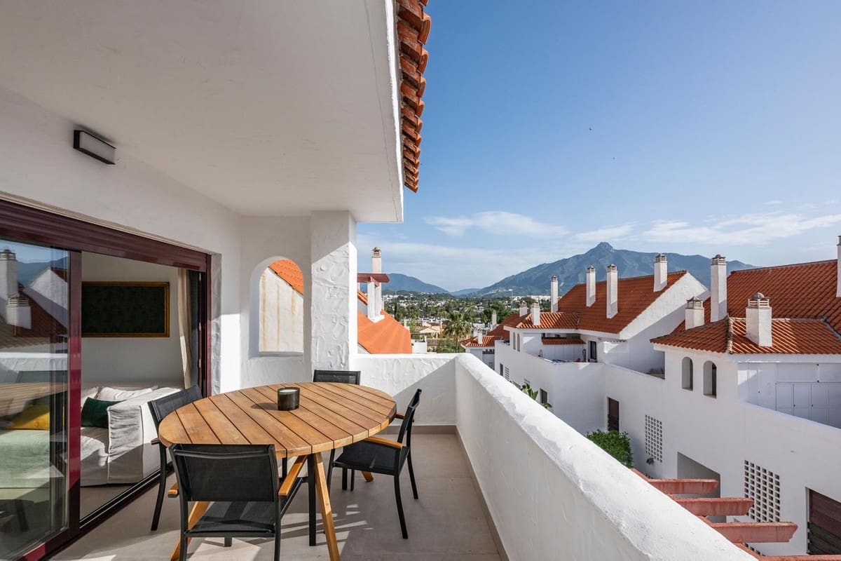 3 soverom Leilighet til salgs i Nueva Andalucia med svømmebasseng - € 785 000 (Ref: 9503092)