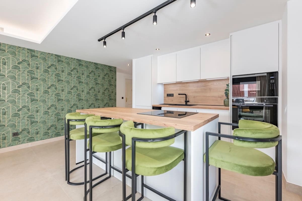 3 soverom Leilighet til salgs i Nueva Andalucia med svømmebasseng - € 785 000 (Ref: 9503092)