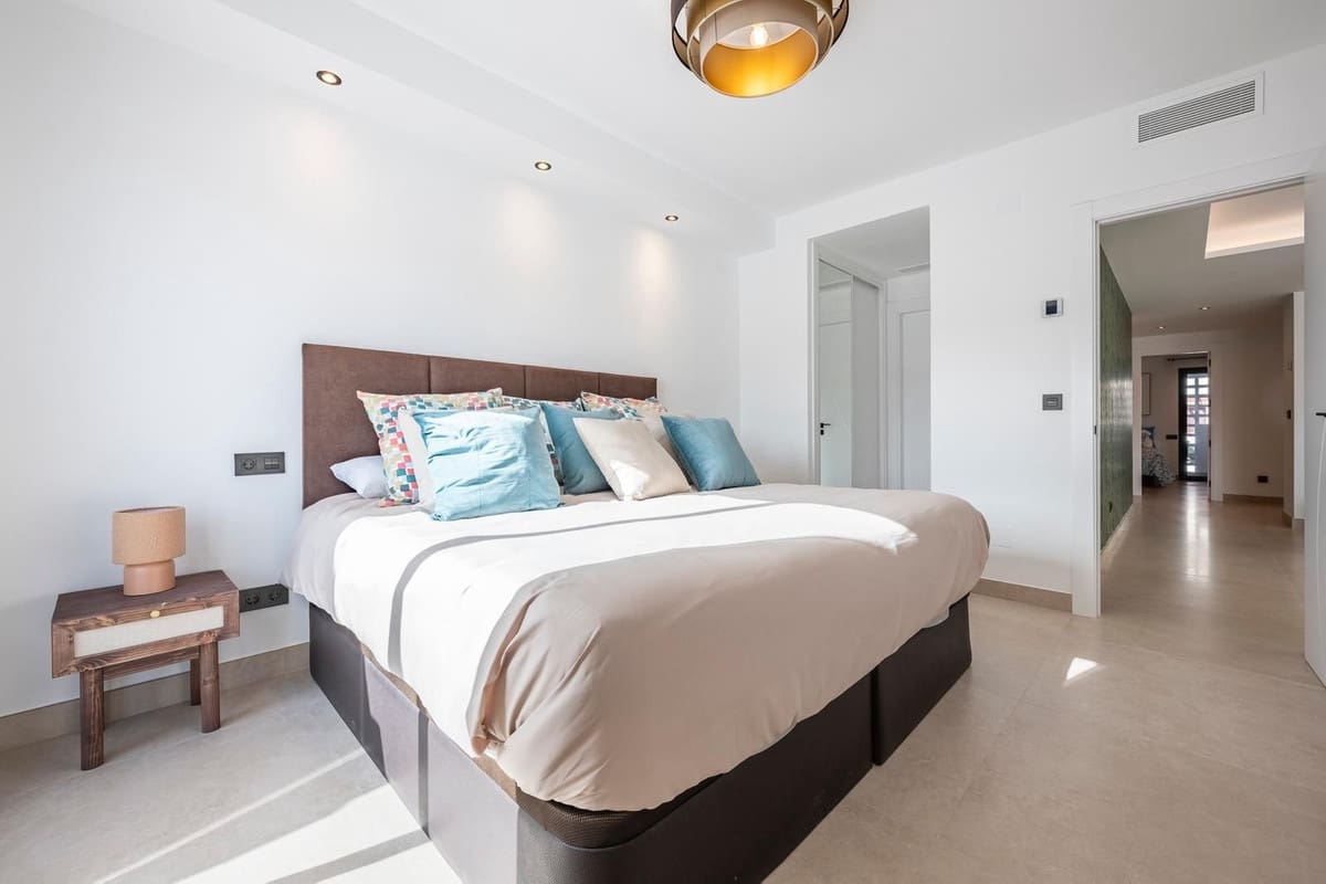 3 soverom Leilighet til salgs i Nueva Andalucia med svømmebasseng - € 785 000 (Ref: 9503092)